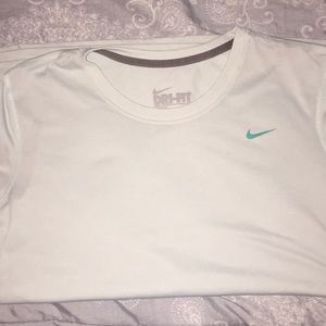 Women’s athletic top mint green
